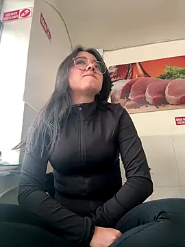 Michelle Zoe online show from 6, 11, 2025