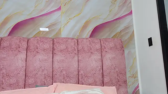 emmacurvy online show from 21, 4, 2026