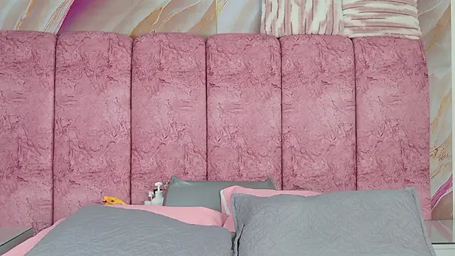 emmacurvy online show from 28, 2, 2026