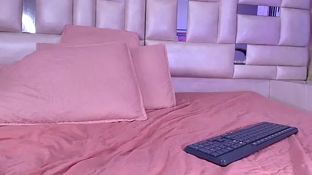 emmacurvy online show from 15, 10, 2025