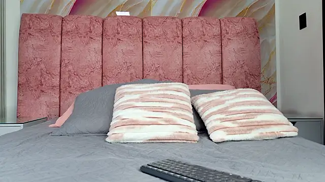 emmacurvy online show from 13, 2, 2026