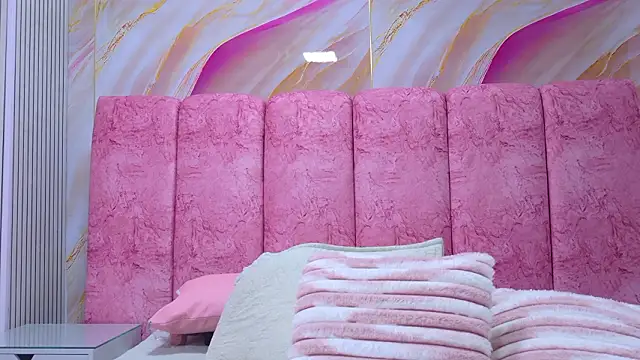 emmacurvy online show from 27, 3, 2026