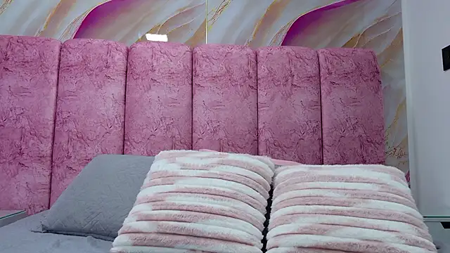 emmacurvy online show from 19, 3, 2026