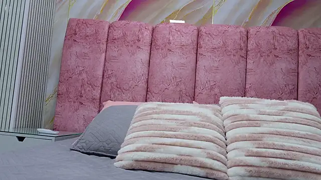 emmacurvy online show from 9, 4, 2026