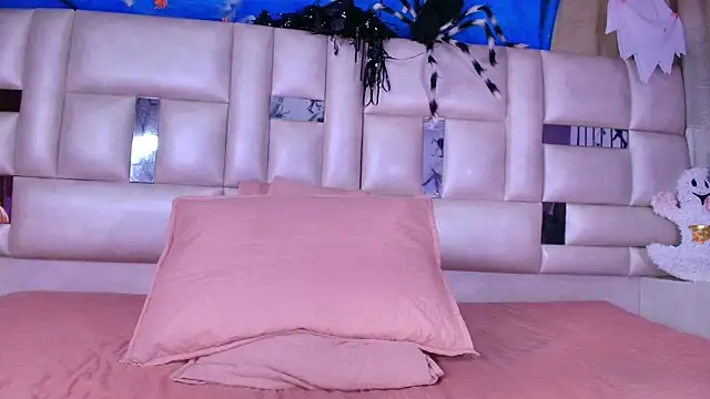 emmacurvy online show from 24, 10, 2025