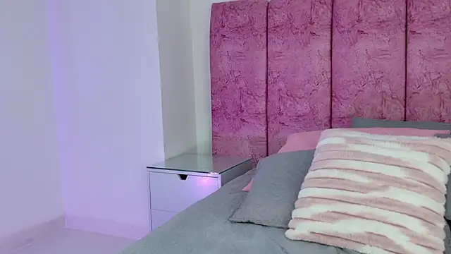 emmacurvy online show from 11, 1, 2026