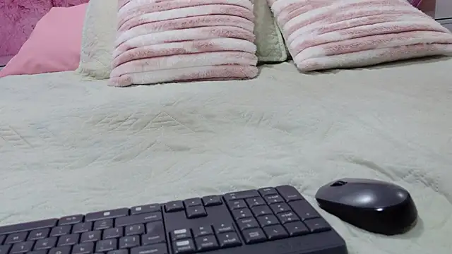 emmacurvy online show from 25, 3, 2026