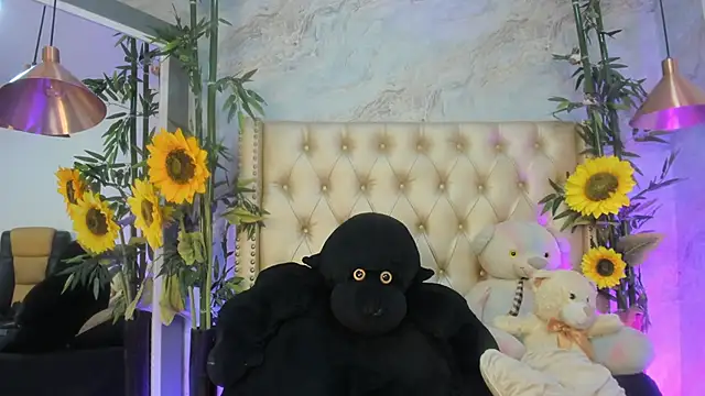 Snapshot of LittleeJaz chatting on 2, 5, 2026 LittleeJaz online show from 2, 5, 2026