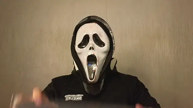 Ades Lowe online show from 31, 10, 2025