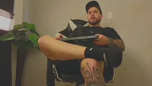 Ades Lowe online show from 29, 10, 2025