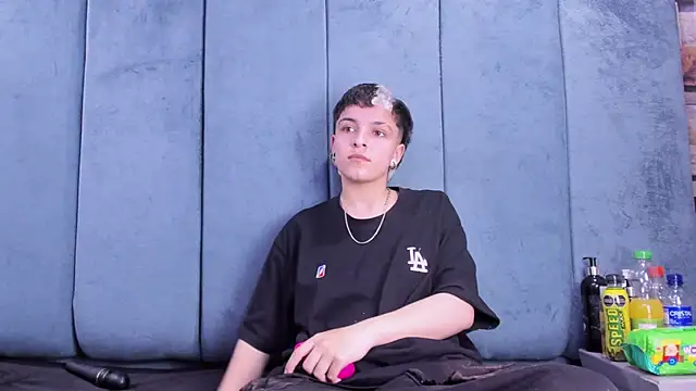 Megan Thompson  online show from 22, 4, 2026