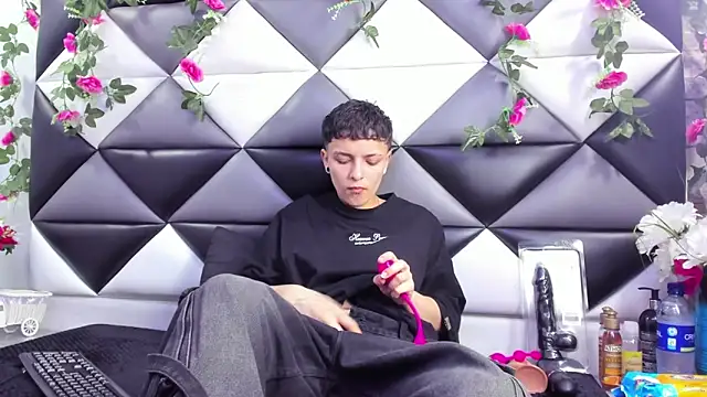 Megan Thompson  online show from 4, 10, 2025