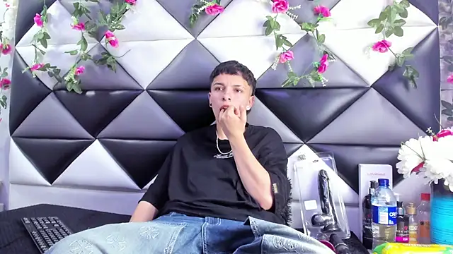 Megan Thompson  online show from 3, 12, 2025