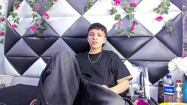 Megan Thompson  online show from 22, 11, 2025