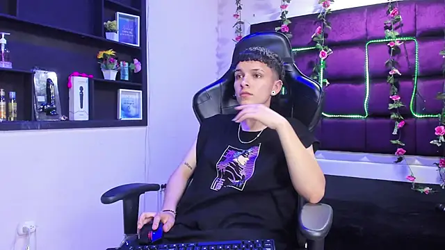 Megan Thompson  online show from 21, 11, 2025