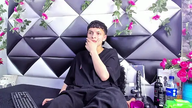 Megan Thompson  online show from 31, 10, 2025