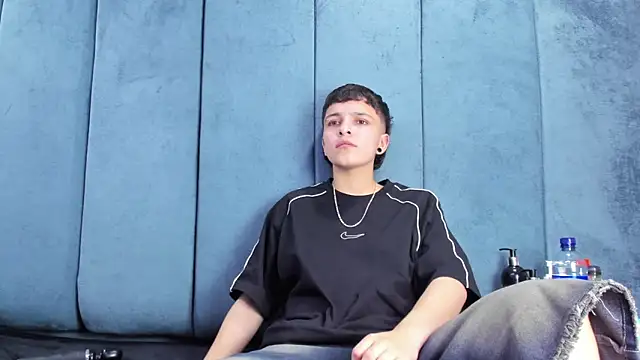 Megan Thompson  online show from 25, 3, 2026