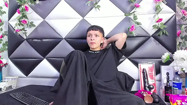 Megan Thompson  online show from 28, 9, 2025