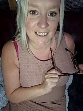 Bouncy-Bella28X online show from 4, 6, 2026