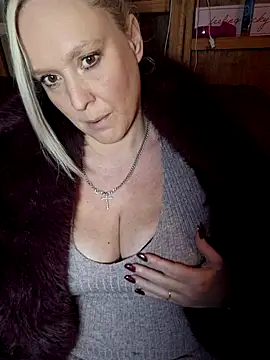 Bouncy-Bella28X online show from 19, 12, 2025