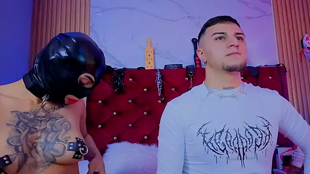 Snapshot of Mia-and-tony chatting on 4, 10, 2025 Mia-and-tony online show from 4, 10, 2025