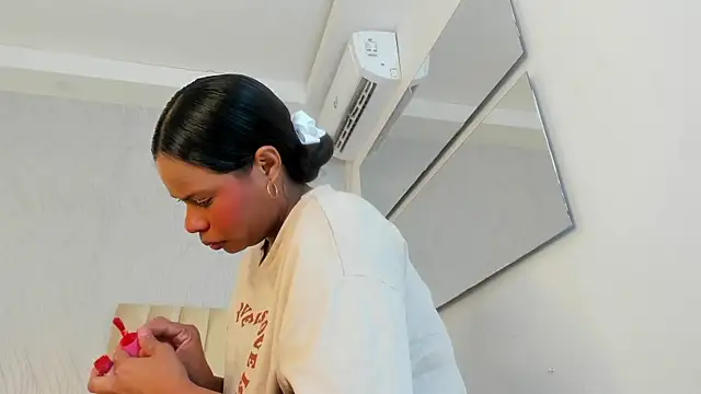 keyla mejia online show from 20, 4, 2026