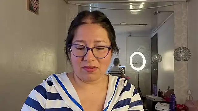 scarlett widow  online show from 2, 8, 2026