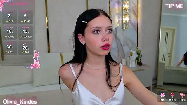 Olivia Kindes online show from 19, 9, 2025
