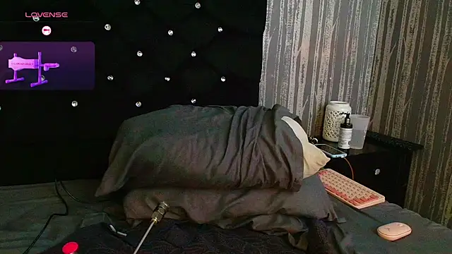 Alicee Moonn online show from 16, 4, 2026