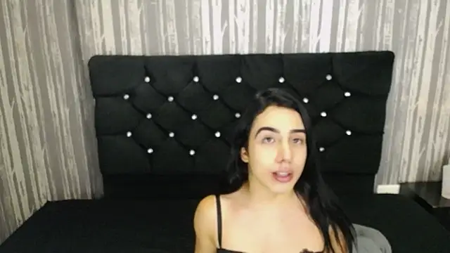 Snapshot of Alicee_Moonn chatting on 7, 7, 2026 Alicee Moonn online show from 7, 7, 2026