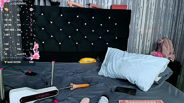 Alicee Moonn online show from 6, 11, 2025