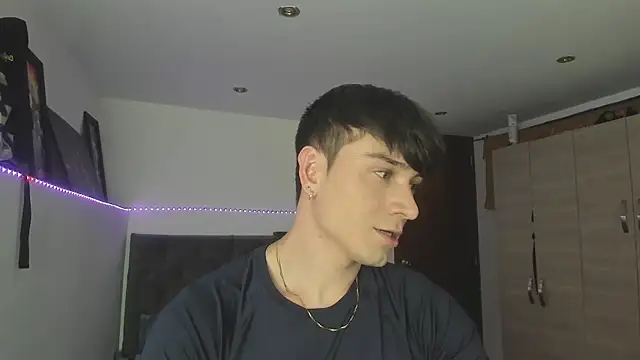 Snapshot of stevve_14 chatting on 11, 10, 2025 stevve 14 online show from 11, 10, 2025