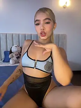 Mia Roswell online show from 18, 12, 2025