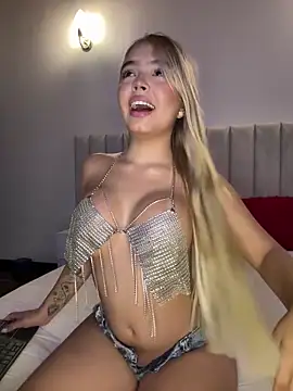 Mia Roswell online show from 4, 4, 2026