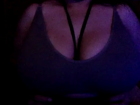Snapshot of LittleHeartss chatting on 17, 10, 2025 LittleHeartss online show from 17, 10, 2025