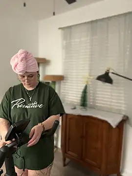 Alix Valentine online show from 13, 12, 2025