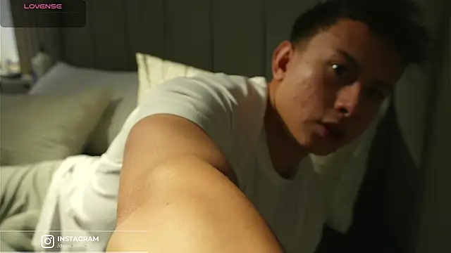 Snapshot of DeusbelliS chatting on 17, 11, 2025 DeusbelliS online show from 17, 11, 2025