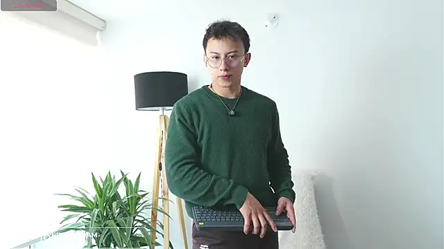 Snapshot of DeusbelliS chatting on 9, 11, 2025 DeusbelliS online show from 9, 11, 2025