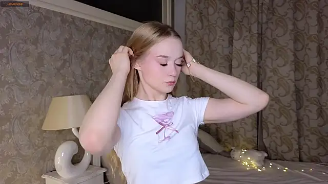 Snapshot of Emma_Frosty chatting on 9, 9, 2025 Emma Frosty online show from 9, 9, 2025