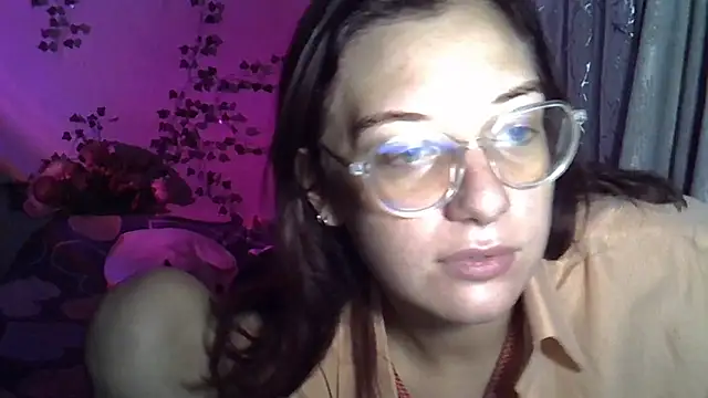 Lily Ember online show from 15, 10, 2025