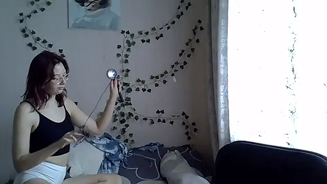 Lily Ember online show from 13, 10, 2025