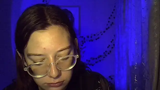 Lily Ember online show from 20, 10, 2025