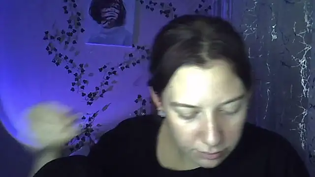 Lily Ember online show from 2, 11, 2025