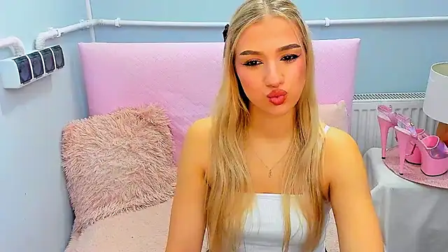 EvetteRose online show from 10, 10, 2025