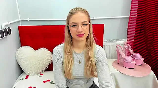 Snapshot of EvetteRose chatting on 28, 4, 2026 EvetteRose online show from 28, 4, 2026