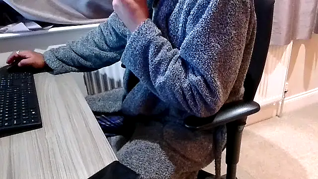 Snapshot of rogamuffin chatting on 7, 11, 2025 rogamuffin online show from 7, 11, 2025