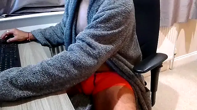 Snapshot of rogamuffin chatting on 15, 11, 2025 rogamuffin online show from 15, 11, 2025