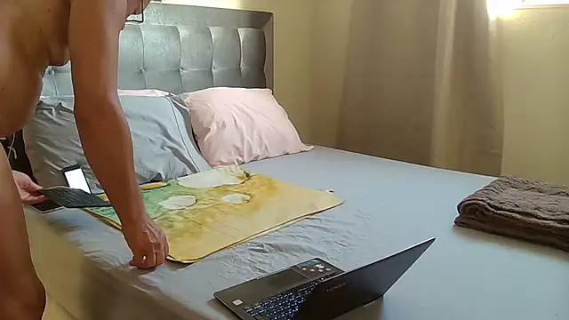 Unique X perience online show from 15, 4, 2026