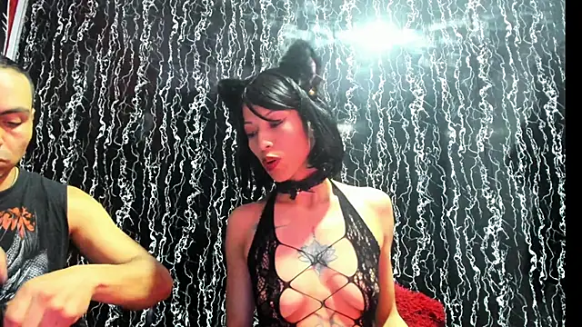 Snapshot of damian_and_tiana chatting on 2, 11, 2025 damian and tiana online show from 2, 11, 2025