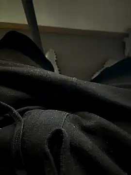 Snapshot of Monsterboy18 chatting on 3, 12, 2025 Monsterboy18 online show from 3, 12, 2025